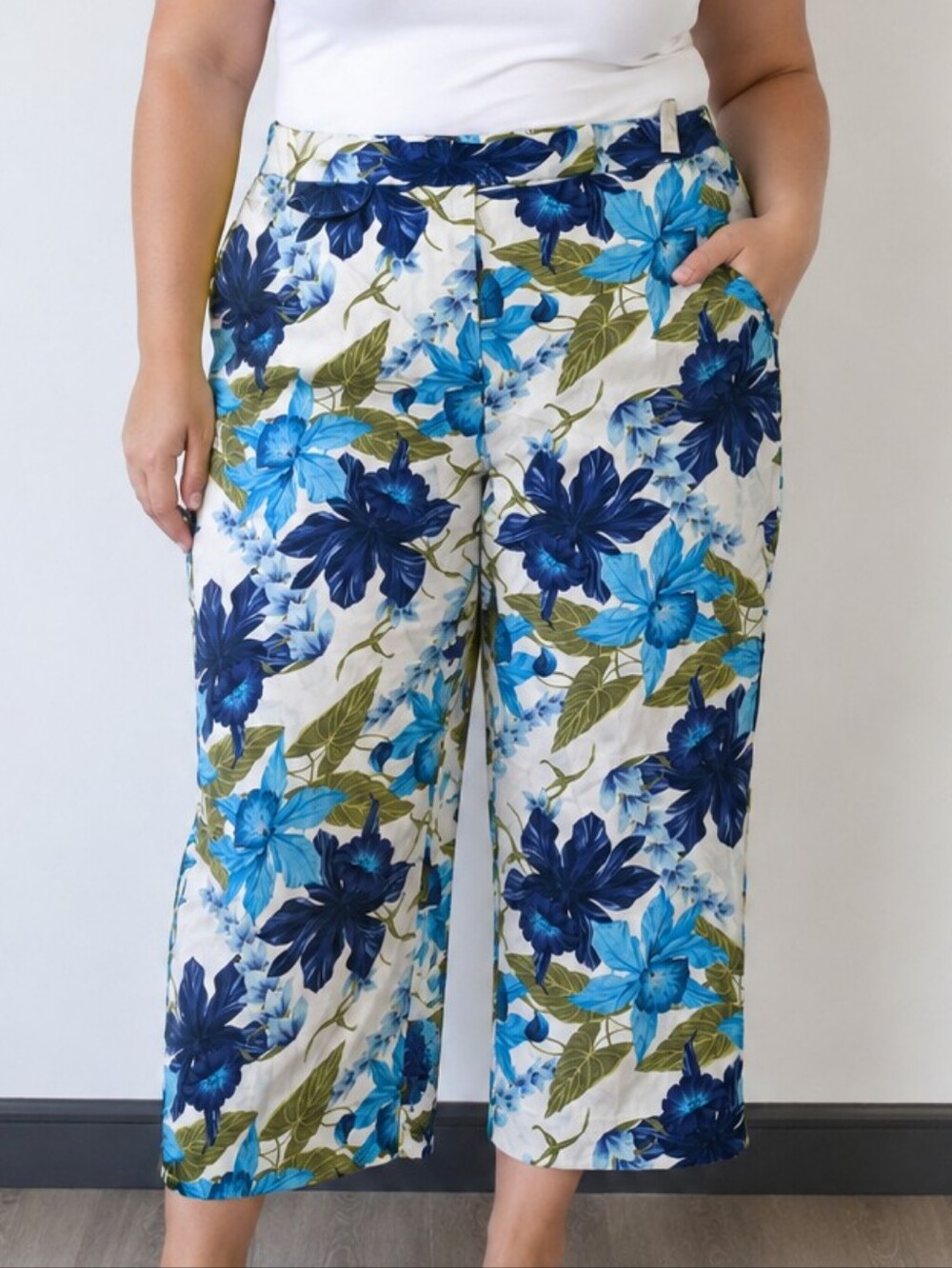East West Fashions Floral Crop Pants | Blue Tropical Print | Size 12 | Vintage